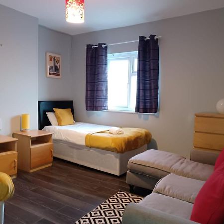 Pearson House - Huku Kwetu 3 Bedroom End Of Terrance House - Family And Business Group Self Catering Accommodation -Huku Kwetu Nottingham Luaran gambar