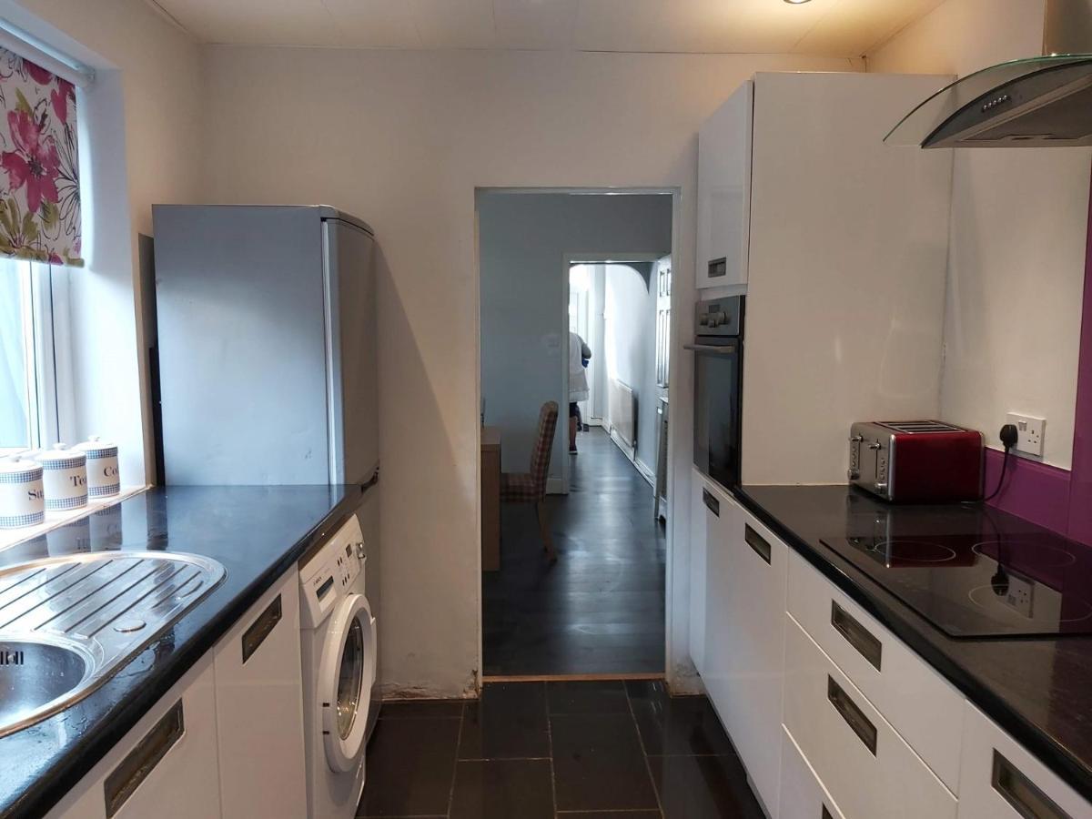 Pearson House - Huku Kwetu 3 Bedroom End Of Terrance House - Family And Business Group Self Catering Accommodation -Huku Kwetu Nottingham Luaran gambar
