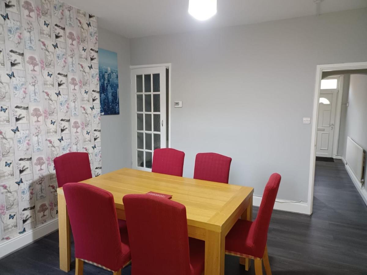 Pearson House - Huku Kwetu 3 Bedroom End Of Terrance House - Family And Business Group Self Catering Accommodation -Huku Kwetu Nottingham Luaran gambar